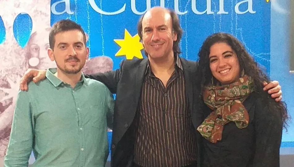 Carlos Núñez junto a Lucía Recio y José Juan Moreno, integrantes de Los Charritos de Salamanca