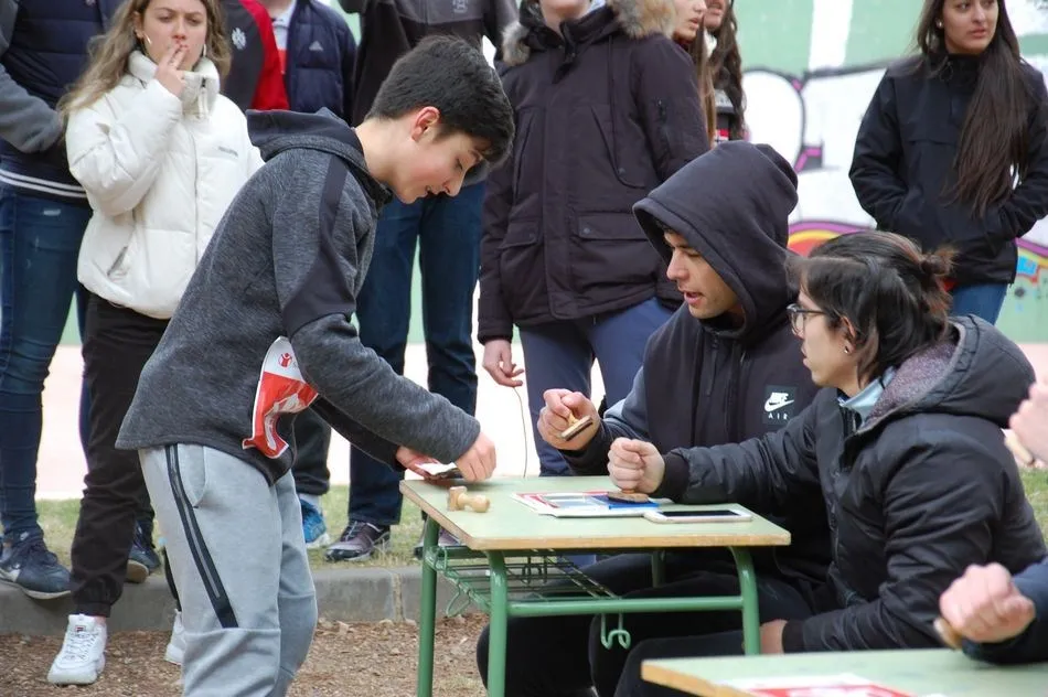 Foto 8 - &Eacute;xito de la II Semana de la Solidaridad y el Voluntariado en el IES Mateo Hern&aacute;ndez