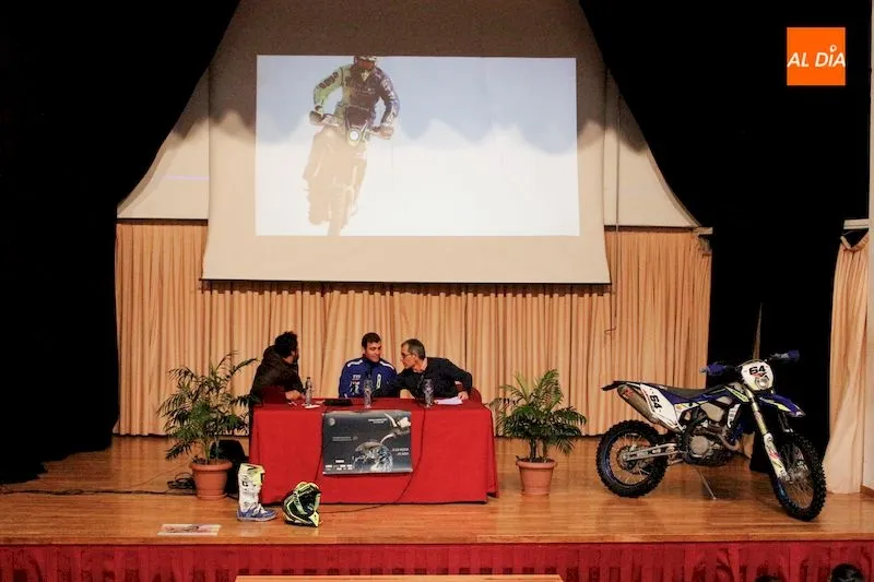 Foto 2 - El piloto guijuelense Lorenzo Santolino comparte sus experiencias con los alumnos del IES Fray Luis ...