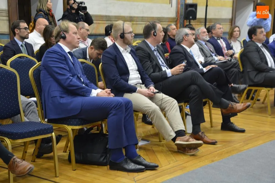 Foto 5 - El consejero de Fomento considera necesario potenciar el transporte de mercanc&iacute;as por ferrocarril  