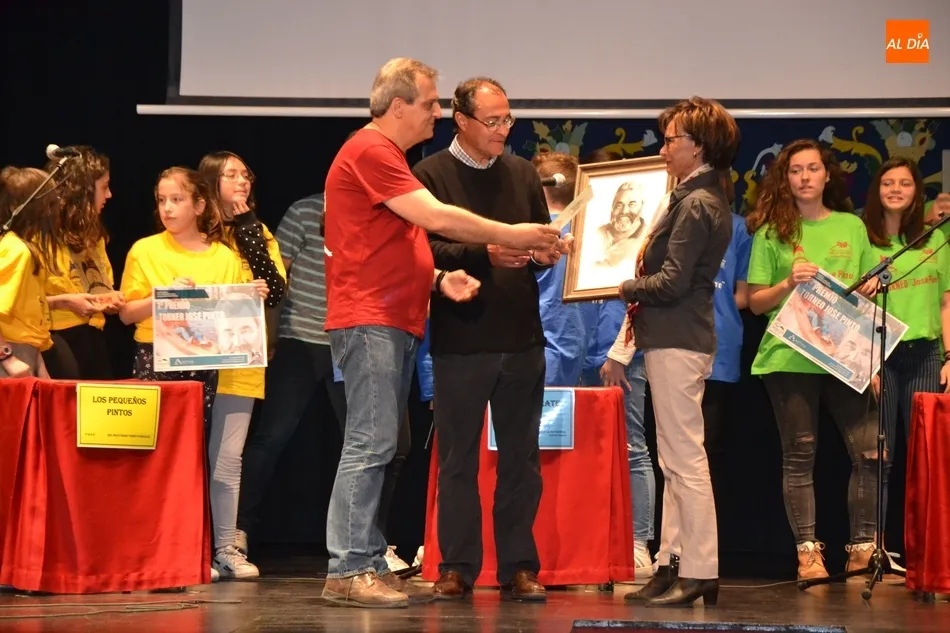 Foto 11 - Los alumnos de la ESO sacan a relucir sus conocimientos de Mir&oacute;briga para homenajear a Jos&eacute; Pinto ...