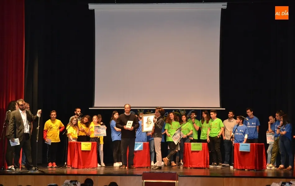 Foto 9 - Los alumnos de la ESO sacan a relucir sus conocimientos de Mir&oacute;briga para homenajear a Jos&eacute; Pinto ...