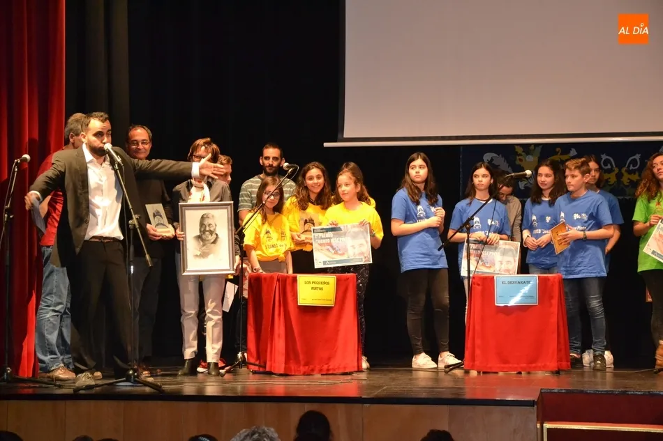 Foto 7 - Los alumnos de la ESO sacan a relucir sus conocimientos de Mir&oacute;briga para homenajear a Jos&eacute; Pinto ...