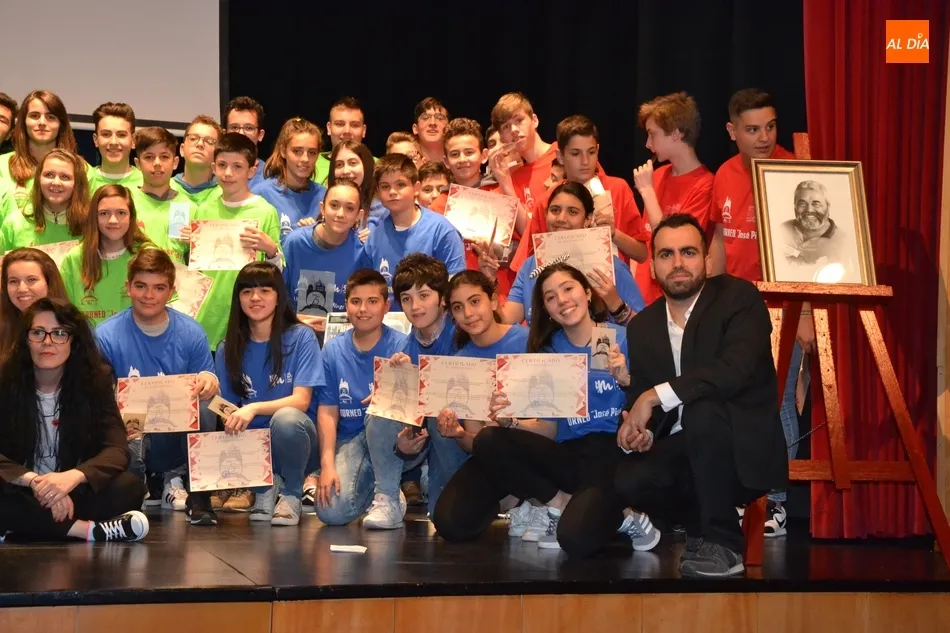 Foto 3 - Los alumnos de la ESO sacan a relucir sus conocimientos de Mir&oacute;briga para homenajear a Jos&eacute; Pinto ...