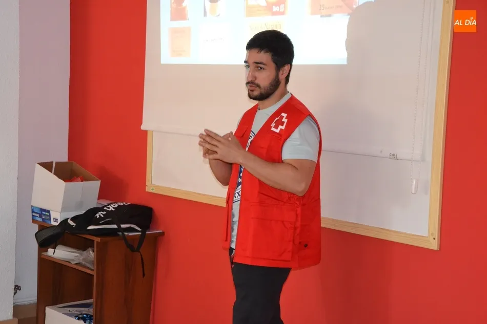 Foto 5 - Cruz Roja explica mitos y medias verdades en torno a los alimentos  