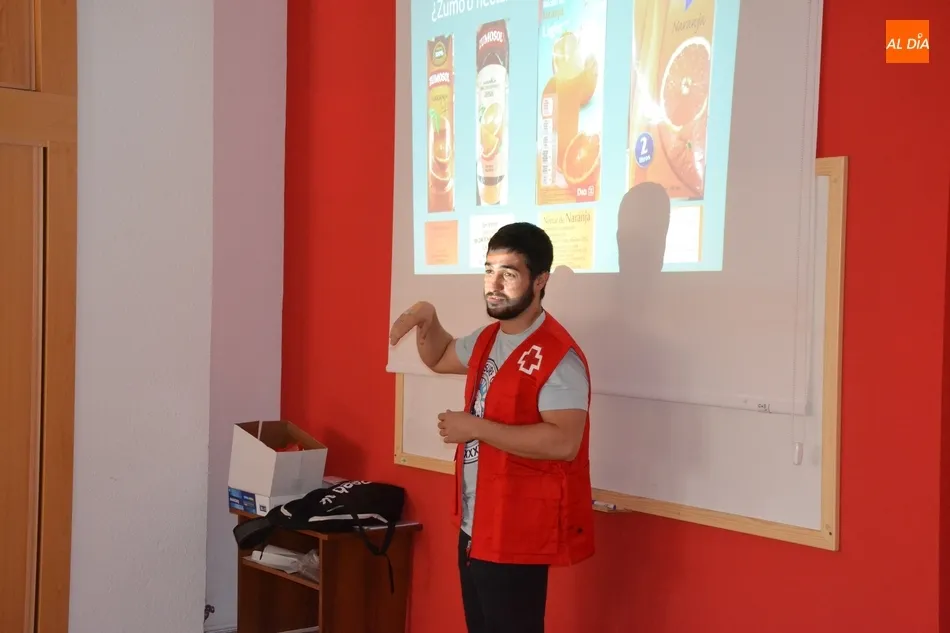 Foto 3 - Cruz Roja explica mitos y medias verdades en torno a los alimentos  