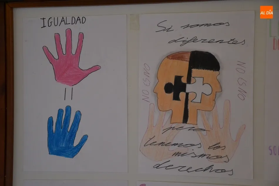 Foto 9 - Misioneras-Santa Teresa expone los carteles elaborados por sus alumnos con motivo del 8M  