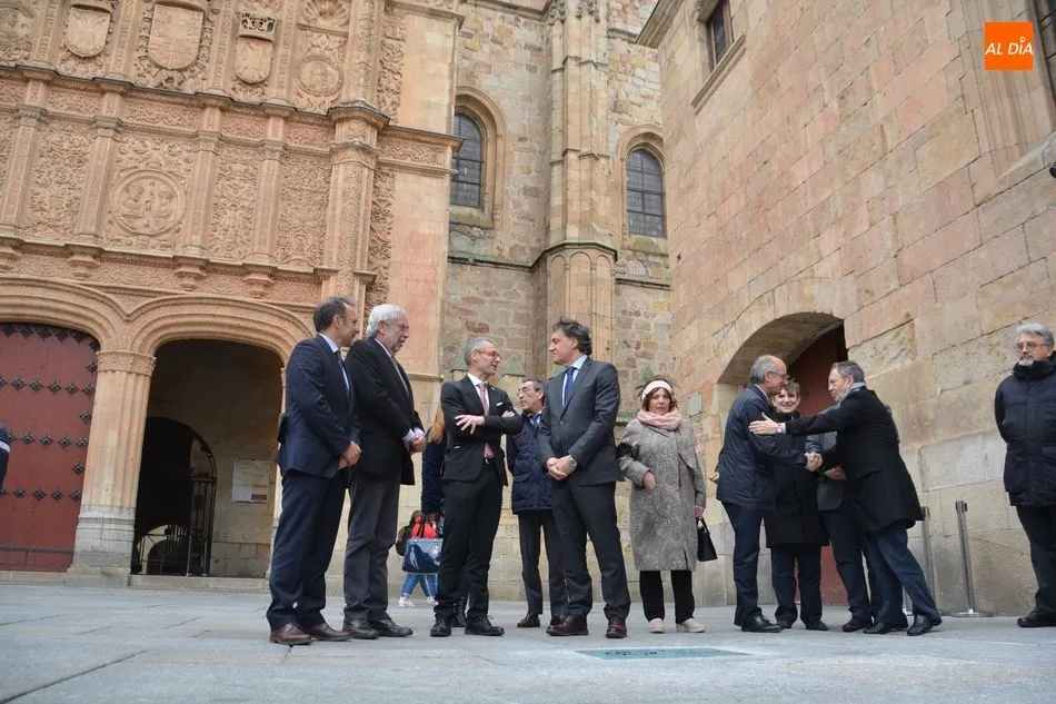 Foto 8 - La Universidad de Salamanca descubre una placa conmemorativa del VIII Centenario en el Patio de...