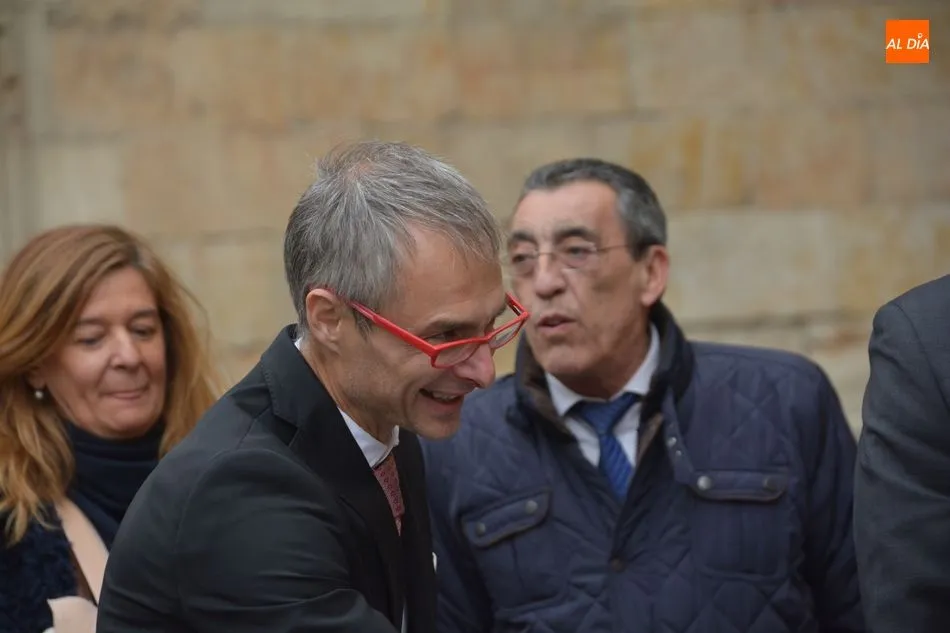 Foto 7 - La Universidad de Salamanca descubre una placa conmemorativa del VIII Centenario en el Patio de...