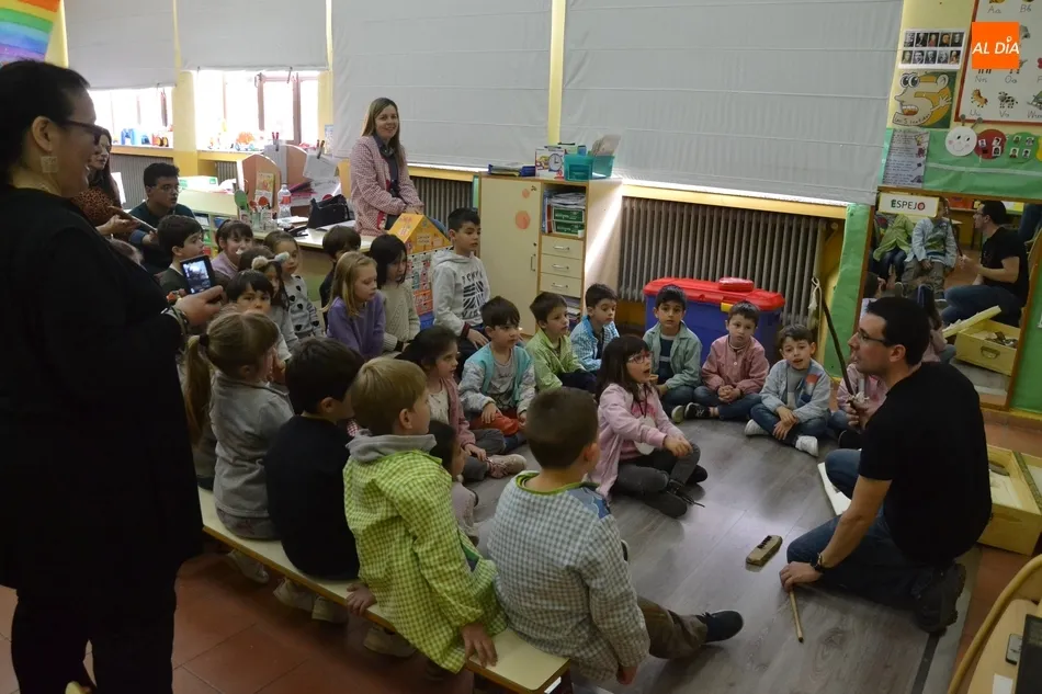 Foto 6 - El Colegio San Francisco arranca su Semana Cultural viajando a la Prehistoria  