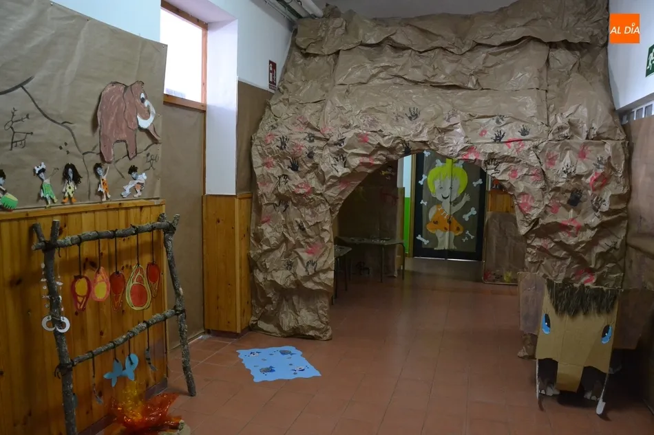 Foto 8 - El Colegio San Francisco arranca su Semana Cultural viajando a la Prehistoria  