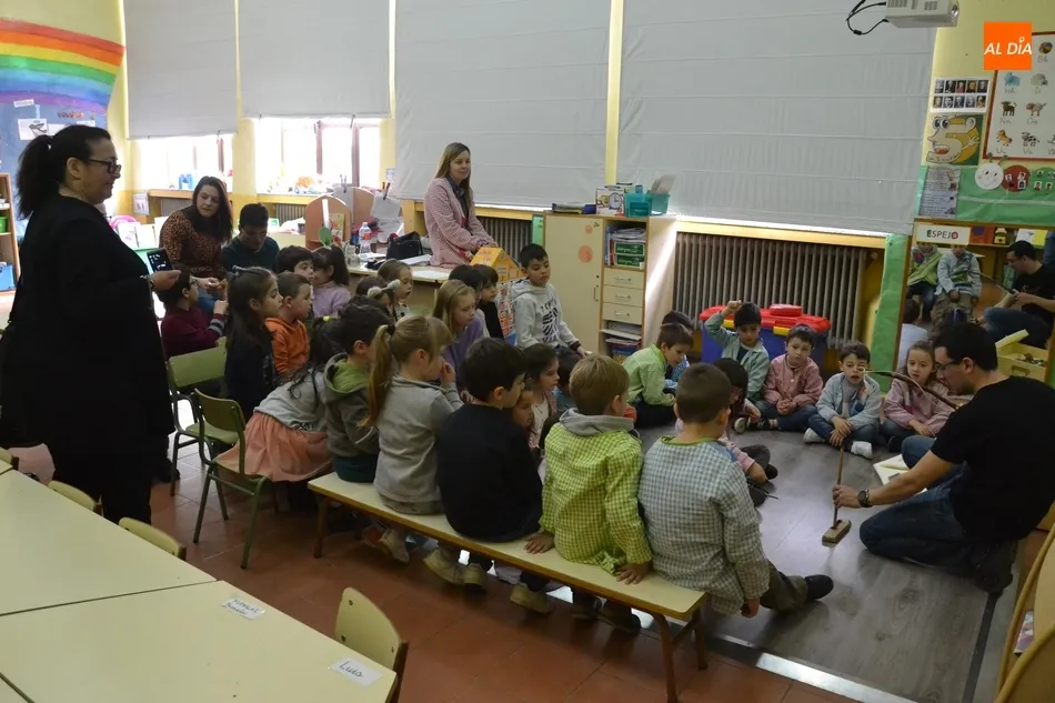 Foto 4 - El Colegio San Francisco arranca su Semana Cultural viajando a la Prehistoria  