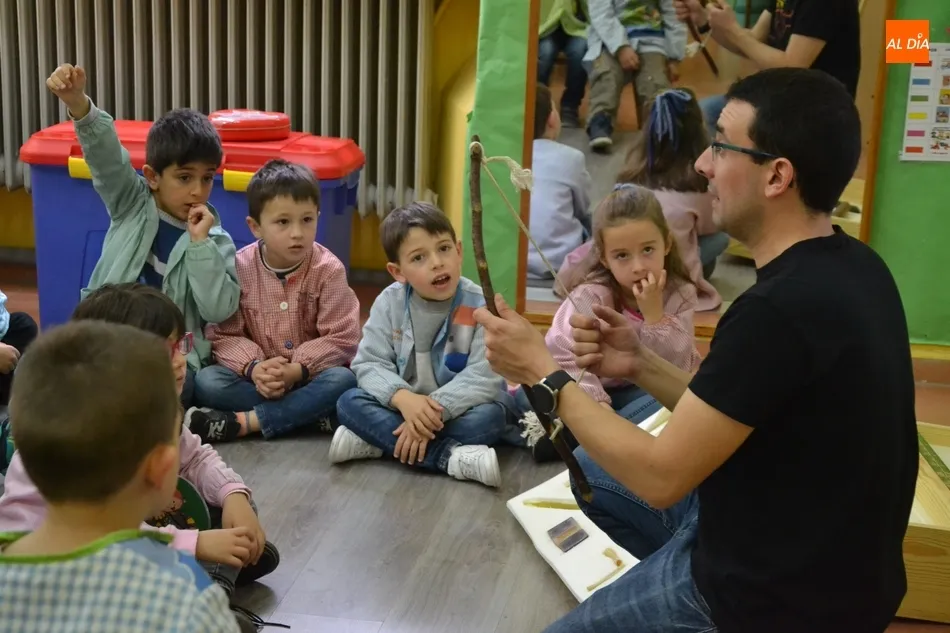 Foto 5 - El Colegio San Francisco arranca su Semana Cultural viajando a la Prehistoria  