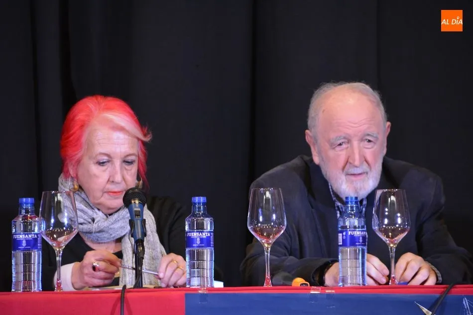 Foto 8 - Rosa Mar&iacute;a Calaf y Diego Carcedo, protagonistas de la Semana Cultural del IES Fray Luis de Le&oacute;n