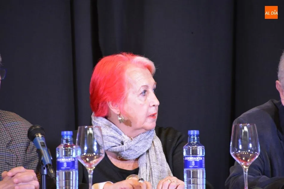 Foto 7 - Rosa Mar&iacute;a Calaf y Diego Carcedo, protagonistas de la Semana Cultural del IES Fray Luis de Le&oacute;n