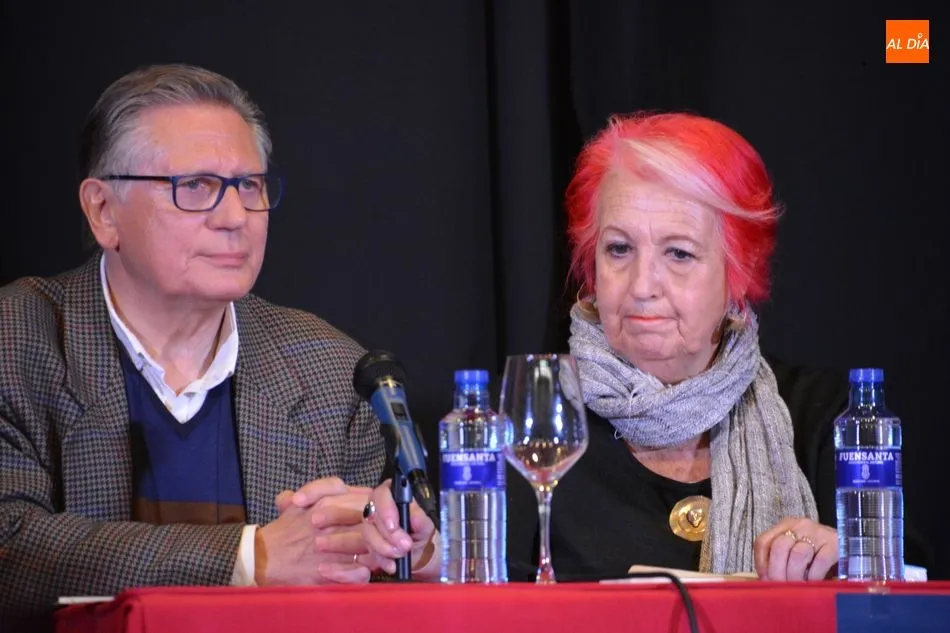 Foto 6 - Rosa Mar&iacute;a Calaf y Diego Carcedo, protagonistas de la Semana Cultural del IES Fray Luis de Le&oacute;n