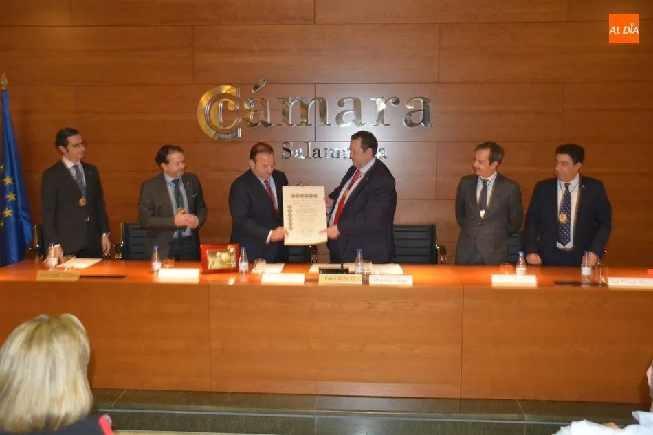 Foto 7 - La C&aacute;mara de Comercio reconoce la trayectoria de C&aacute;rnicas Joselito con la Medalla al M&eacute;rito