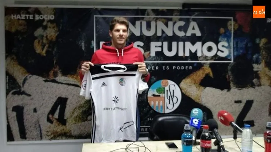 Amaro, en su acto de renovación