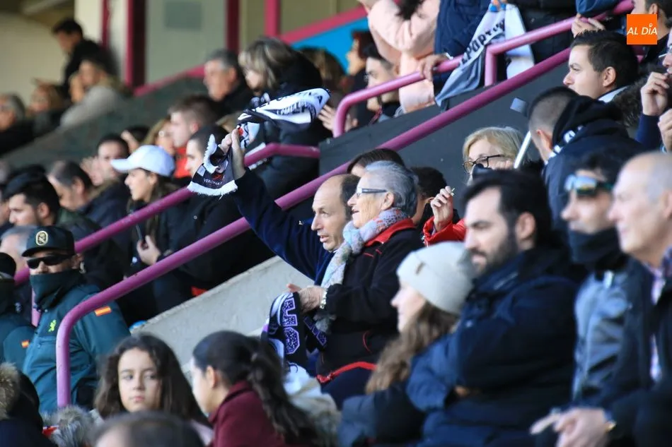 Afición en el Helmántico