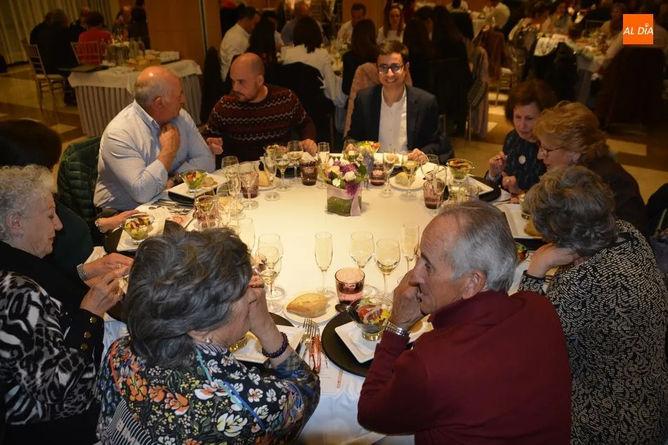 Foto 2 - La sociedad salmantina arropa al Comedor de los Pobres en la cena de su 25 aniversario  