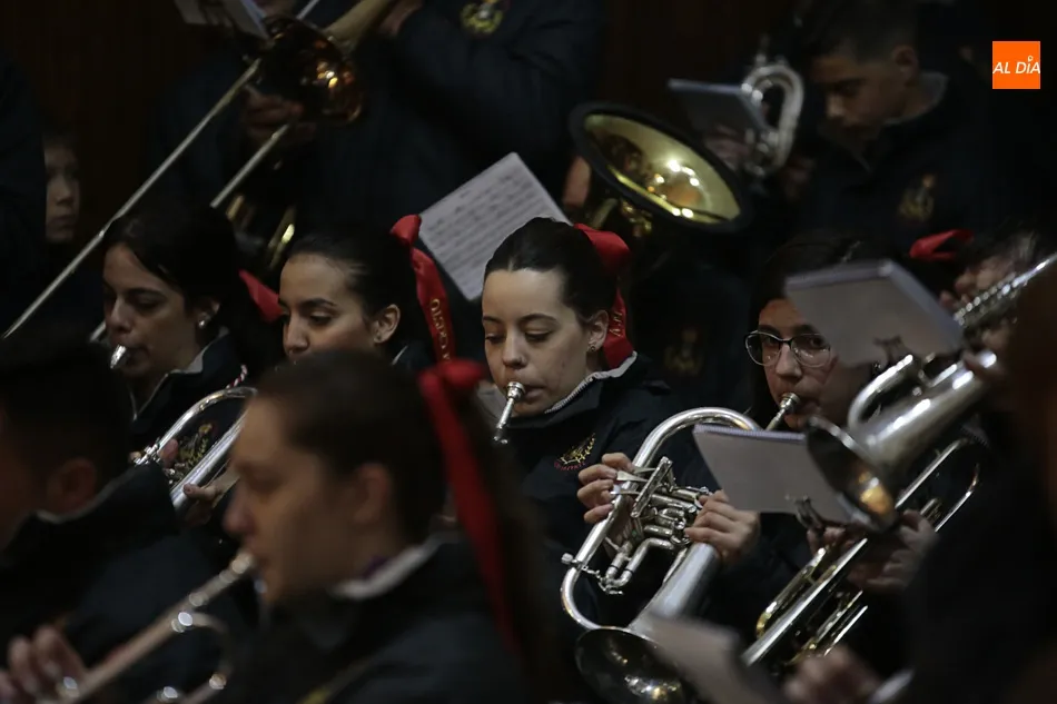 Foto 8 - Tejares y la Cofrad&iacute;a del Cristo Yacente rinden honores al Cristo de la Salud