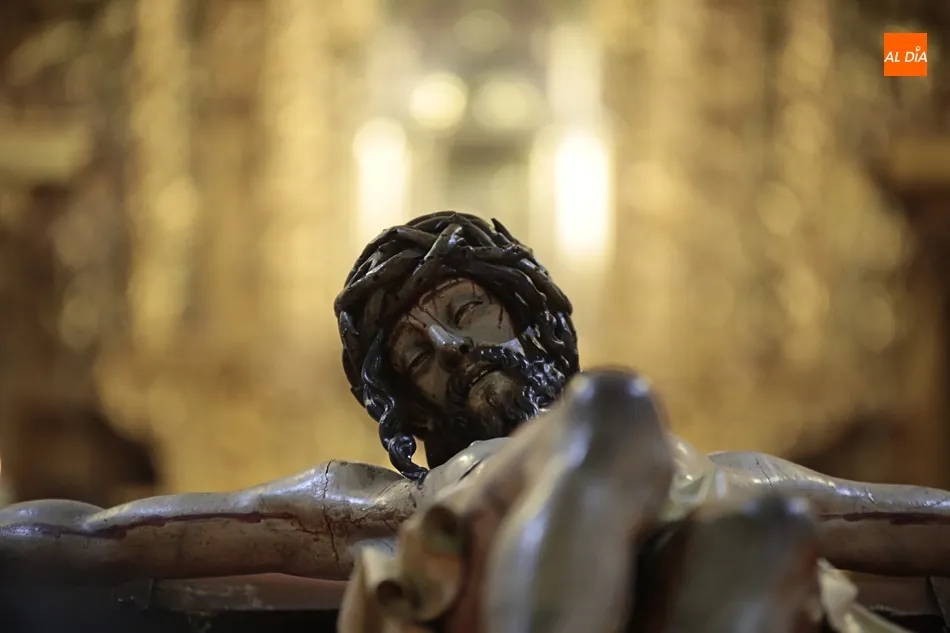 Foto 2 - Tejares y la Cofrad&iacute;a del Cristo Yacente rinden honores al Cristo de la Salud