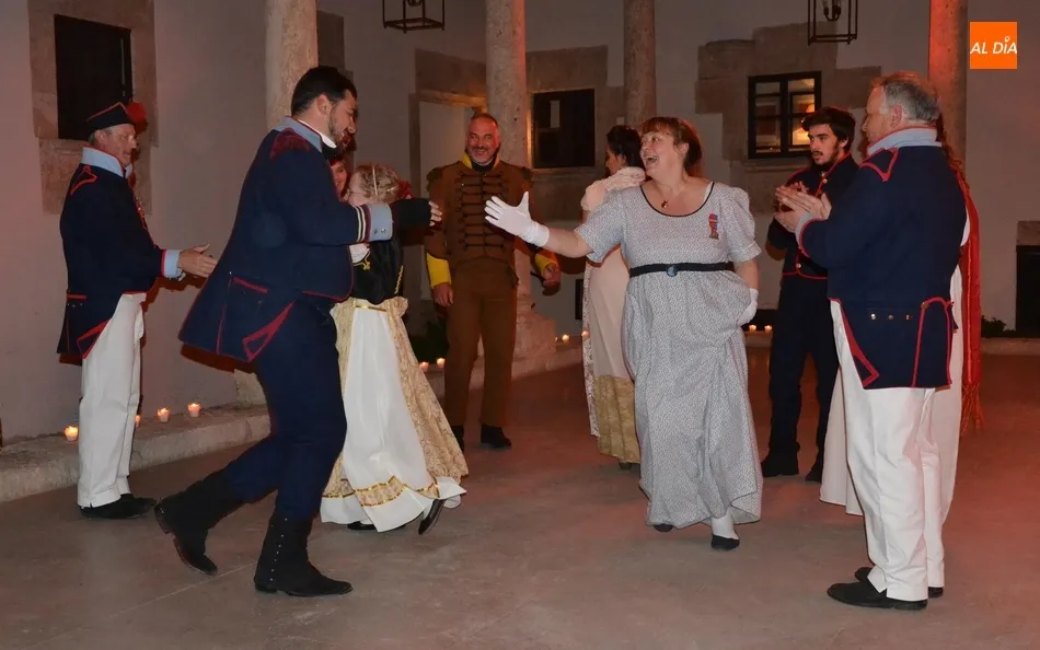 Una animada noche de baile abre la recreación de la época Napoleónica  