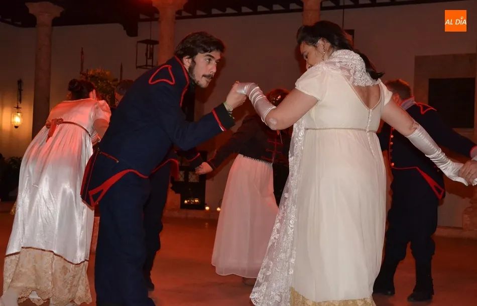 Foto 11 - Una animada noche de baile abre la recreaci&oacute;n de la &eacute;poca Napole&oacute;nica  