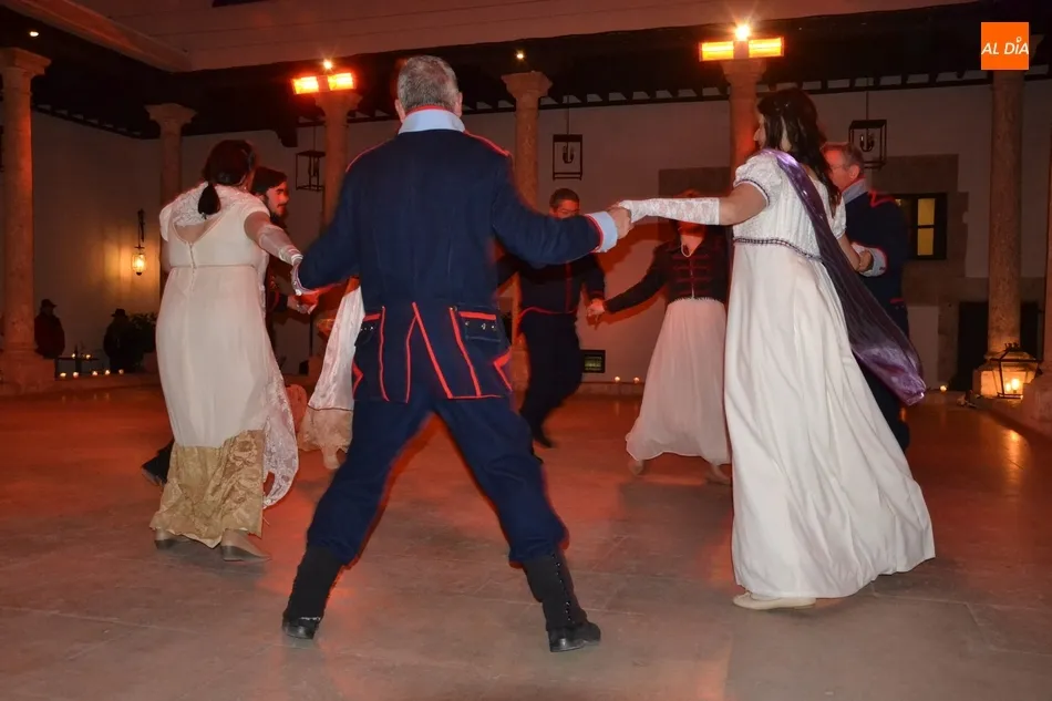 Foto 10 - Una animada noche de baile abre la recreaci&oacute;n de la &eacute;poca Napole&oacute;nica  