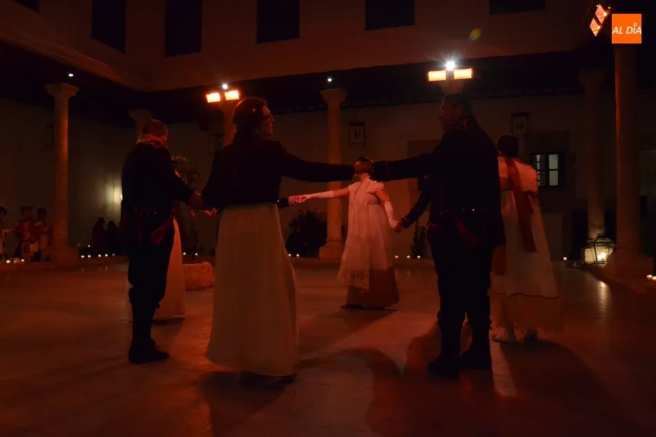 Foto 8 - Una animada noche de baile abre la recreaci&oacute;n de la &eacute;poca Napole&oacute;nica  