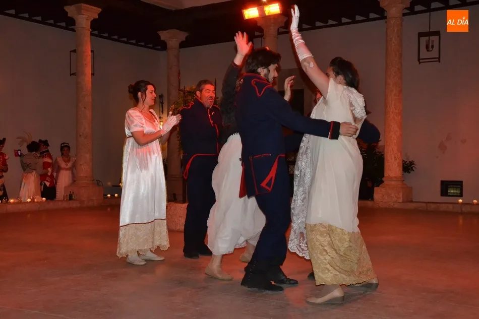 Foto 7 - Una animada noche de baile abre la recreaci&oacute;n de la &eacute;poca Napole&oacute;nica  