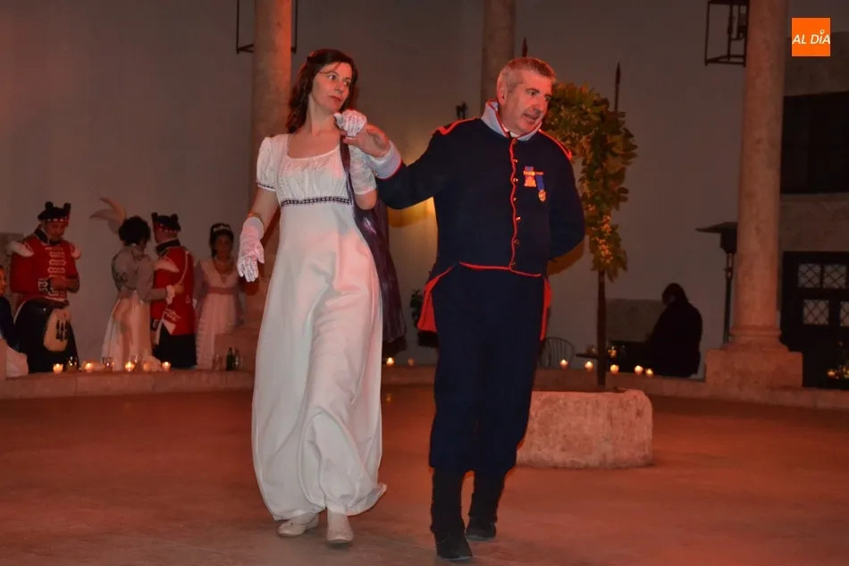 Foto 4 - Una animada noche de baile abre la recreaci&oacute;n de la &eacute;poca Napole&oacute;nica  
