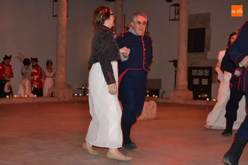 Foto 5 - Una animada noche de baile abre la recreaci&oacute;n de la &eacute;poca Napole&oacute;nica  