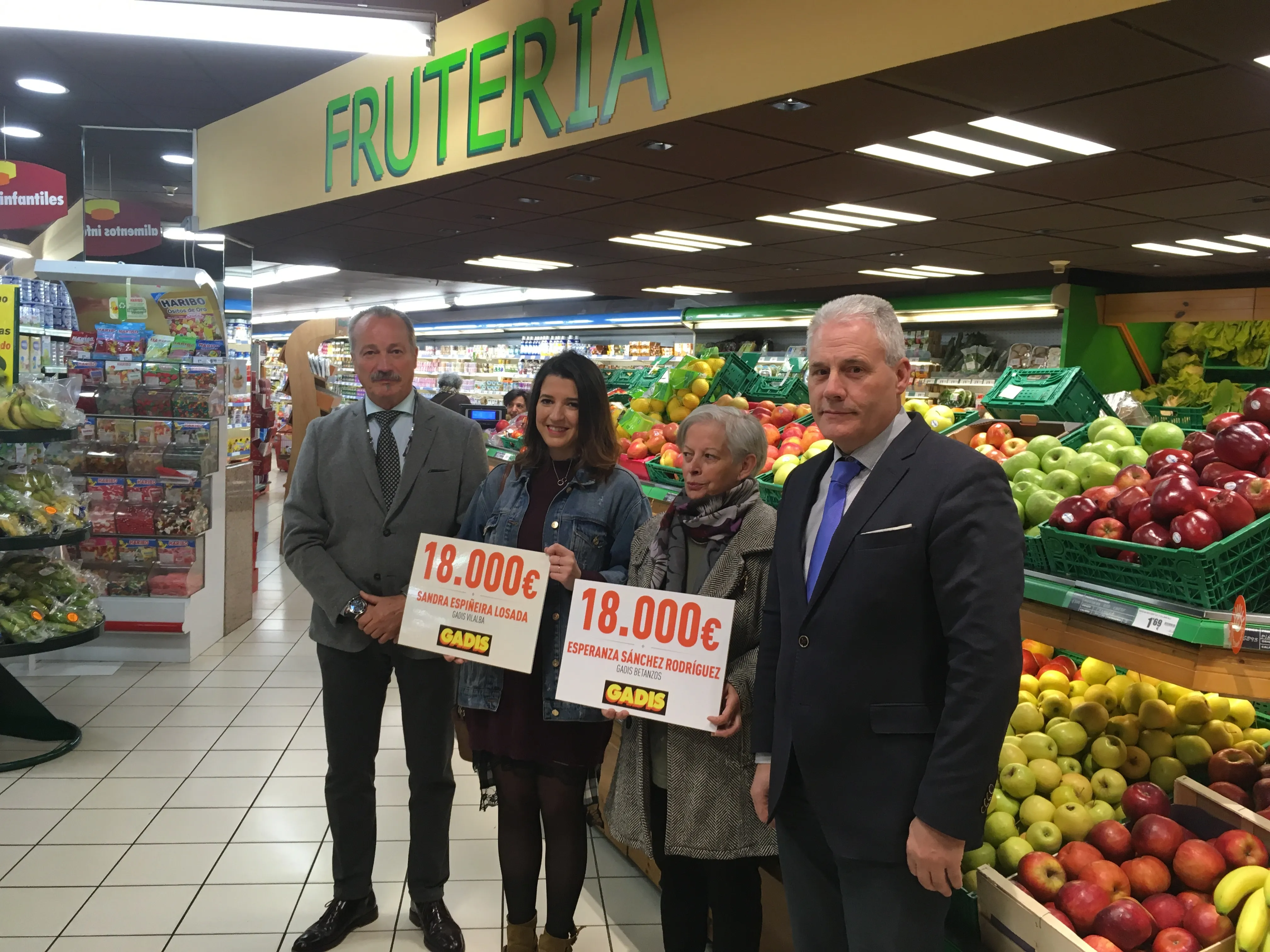 Entrega de los premios por parte de Gadis