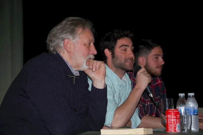 Foto 7 - Luis Felipe Comendador, poes&iacute;a y solidaridad en el IES Mateo Hern&aacute;ndez  
