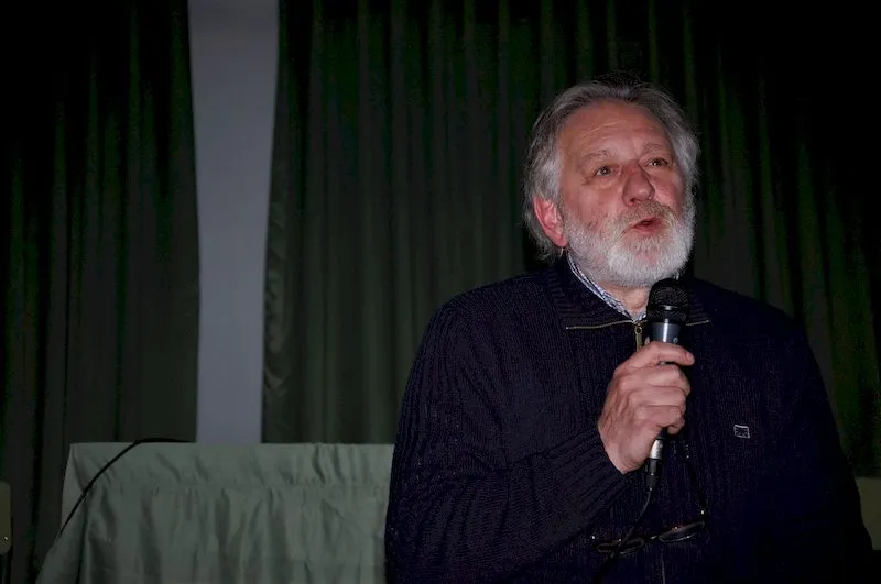Foto 6 - Luis Felipe Comendador, poes&iacute;a y solidaridad en el IES Mateo Hern&aacute;ndez  