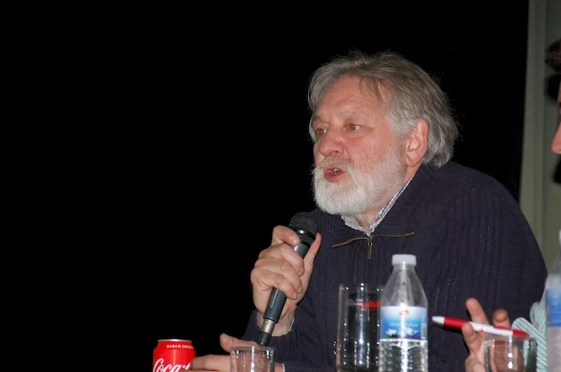 Foto 3 - Luis Felipe Comendador, poes&iacute;a y solidaridad en el IES Mateo Hern&aacute;ndez  