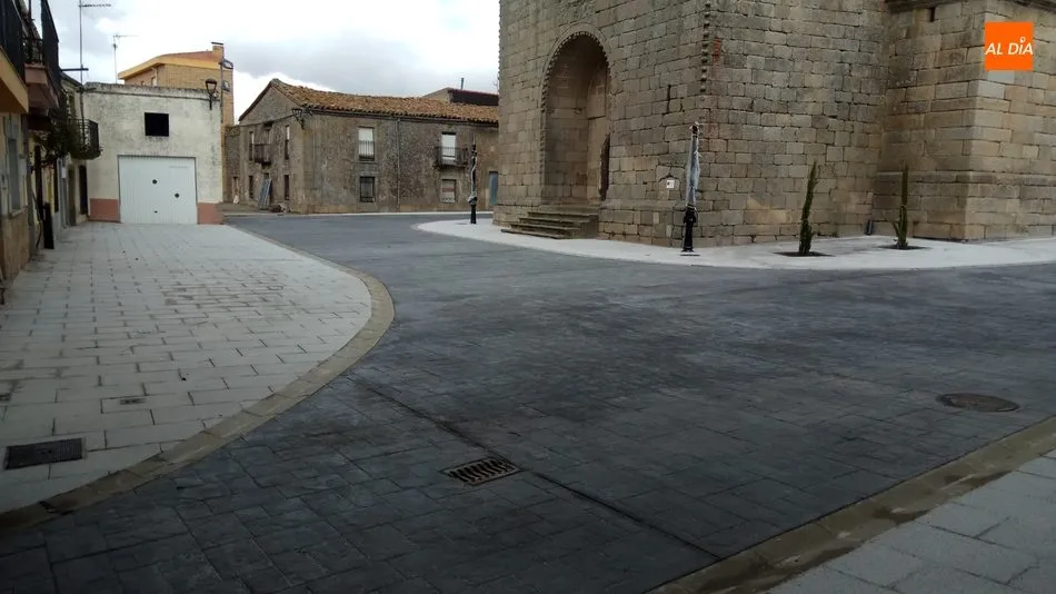 Foto 4 - Finalizadas las obras de pavimentaci&oacute;n de la Plaza de Pere&ntilde;a  