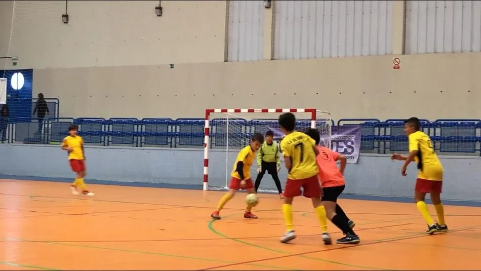 Foto 8 - El equipo Alev&iacute;n del CD Los Leones se proclama campe&oacute;n intercomarcal de f&uacute;tbol sala  