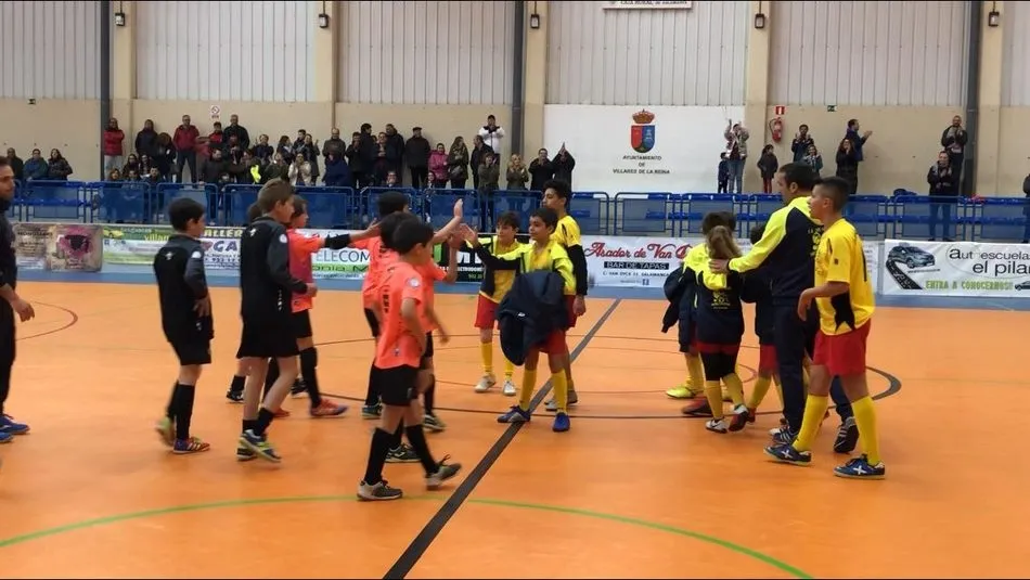 Foto 7 - El equipo Alev&iacute;n del CD Los Leones se proclama campe&oacute;n intercomarcal de f&uacute;tbol sala  