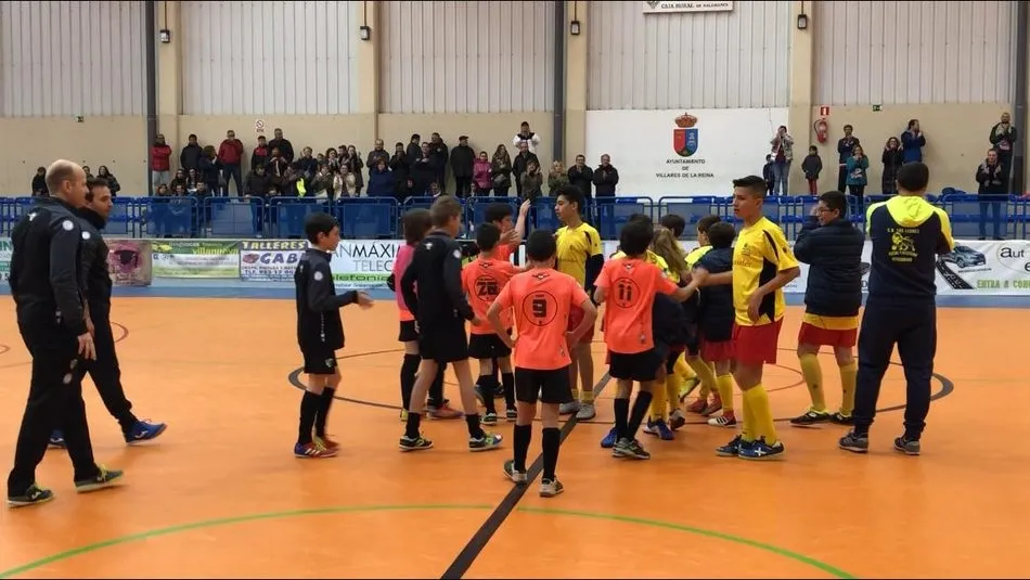 Foto 6 - El equipo Alev&iacute;n del CD Los Leones se proclama campe&oacute;n intercomarcal de f&uacute;tbol sala  