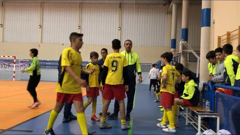 Foto 5 - El equipo Alev&iacute;n del CD Los Leones se proclama campe&oacute;n intercomarcal de f&uacute;tbol sala  
