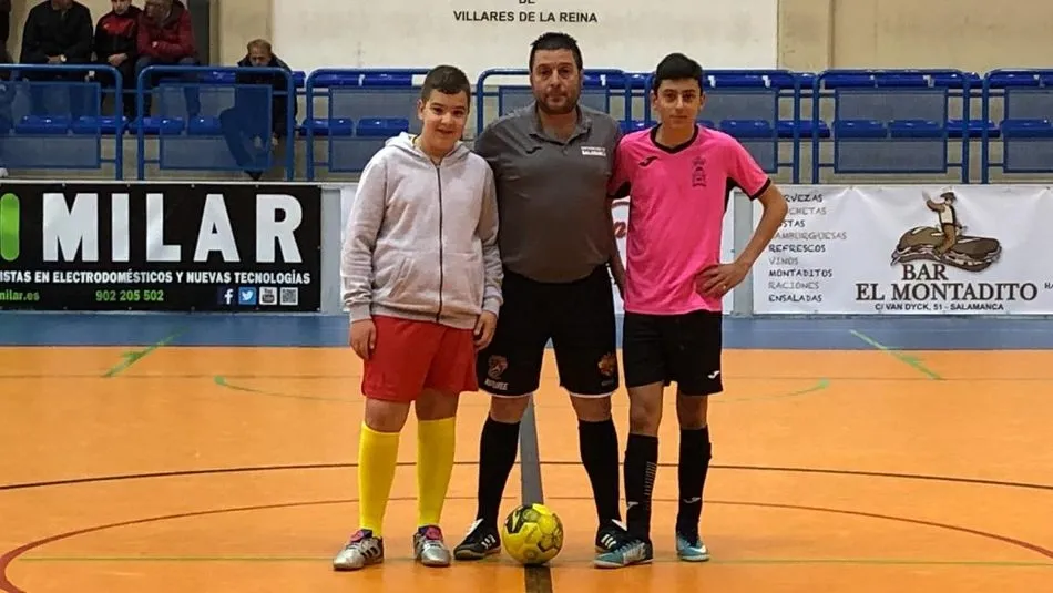 Foto 4 - El equipo Alev&iacute;n del CD Los Leones se proclama campe&oacute;n intercomarcal de f&uacute;tbol sala  