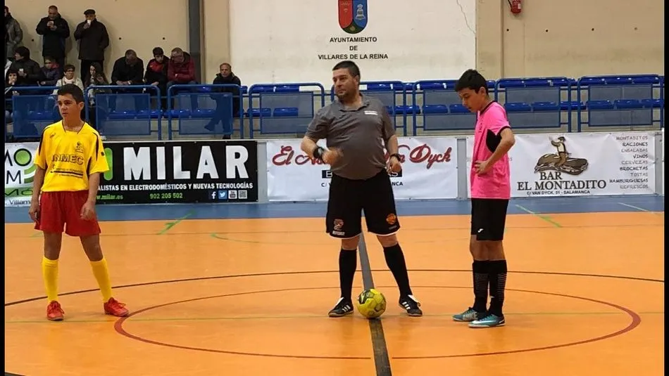 Foto 3 - El equipo Alev&iacute;n del CD Los Leones se proclama campe&oacute;n intercomarcal de f&uacute;tbol sala  