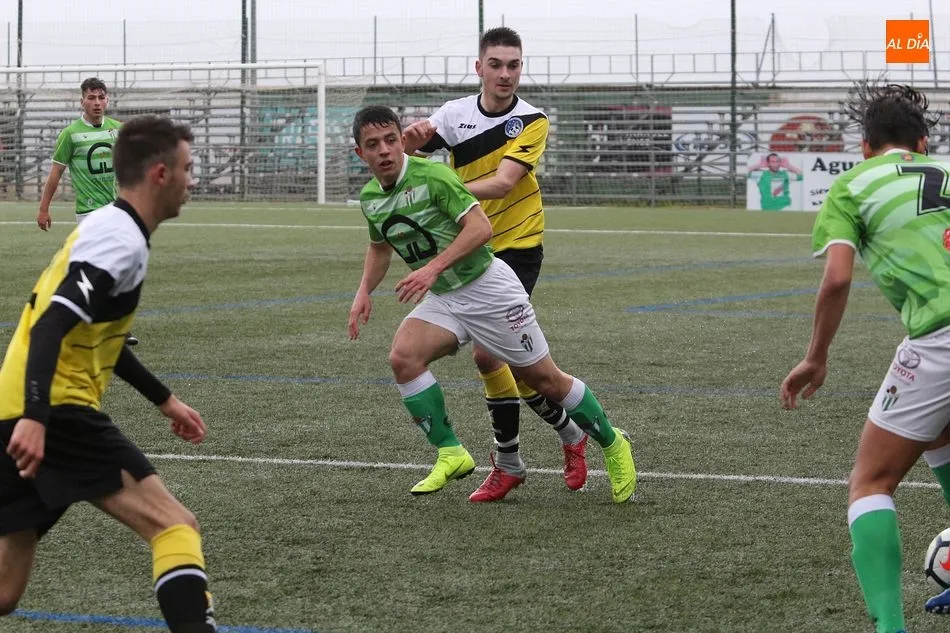 Foto 8 - El Guijuelo Juvenil golea al Capuchinos y sigue en la lucha por el ascenso (4-1)