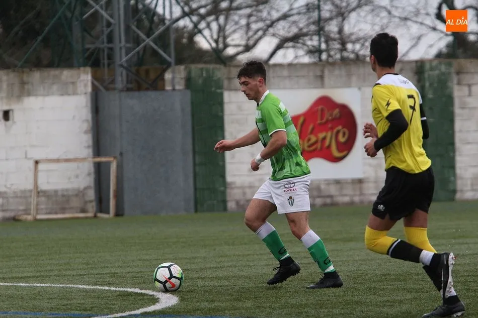 Foto 7 - El Guijuelo Juvenil golea al Capuchinos y sigue en la lucha por el ascenso (4-1)