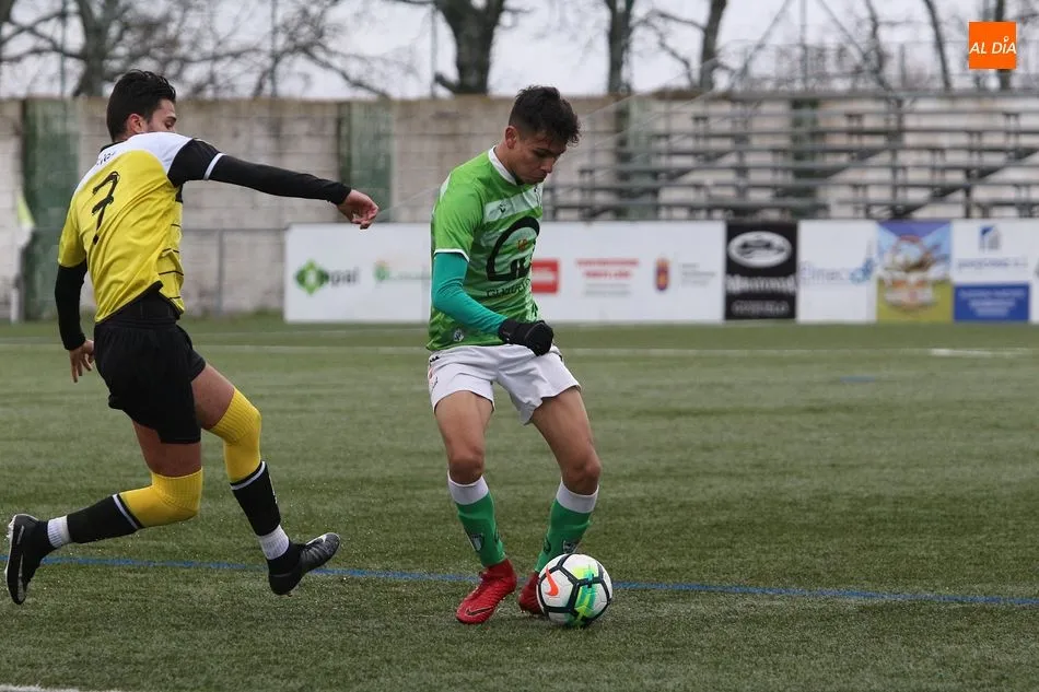 Foto 4 - El Guijuelo Juvenil golea al Capuchinos y sigue en la lucha por el ascenso (4-1)