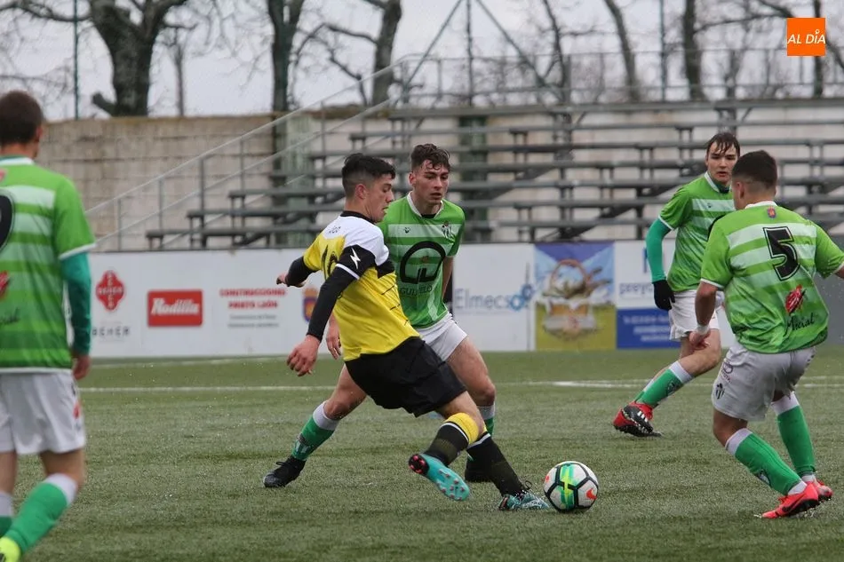 Foto 2 - El Guijuelo Juvenil golea al Capuchinos y sigue en la lucha por el ascenso (4-1)