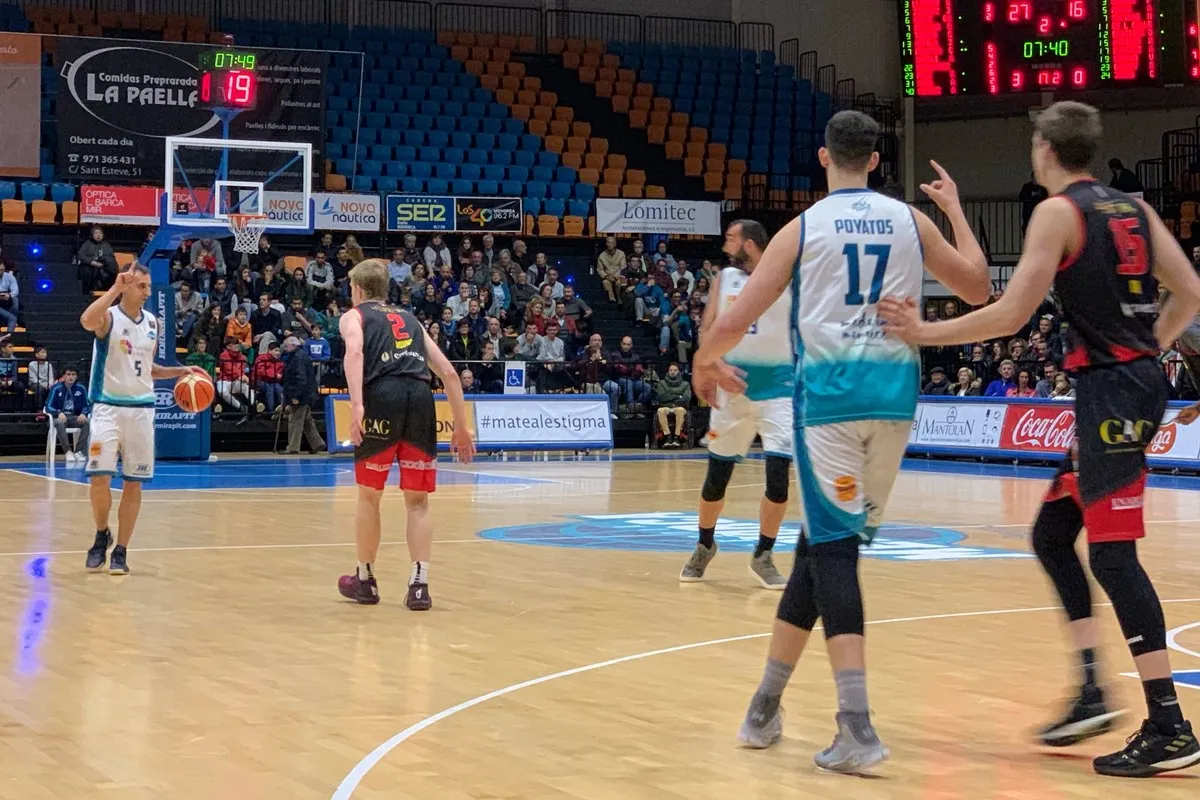Acción del partido entre el Menorca y el CB Tormes / Hestia Menorca