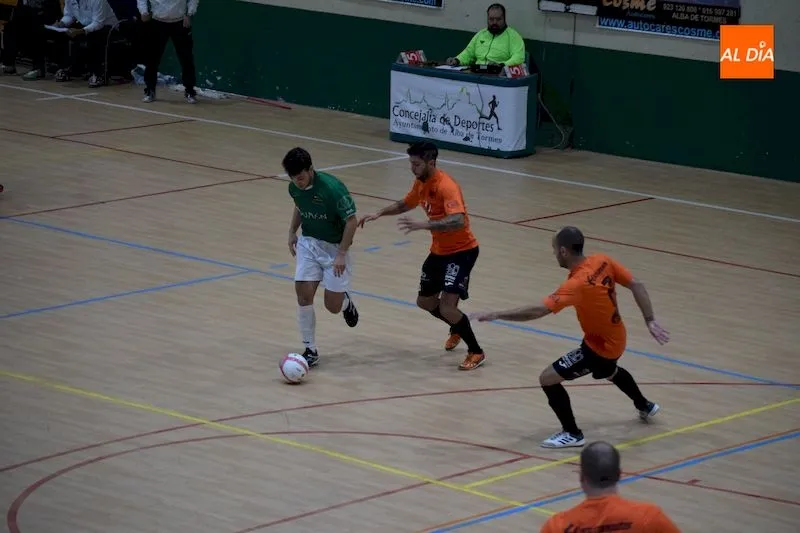 Acción del partido de ida entre el Piensos Durán Albense y el Boal disputado en Alba de Tormes